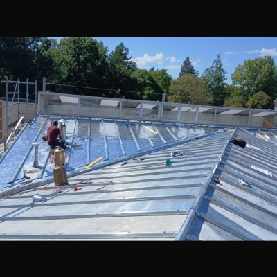 Pose complète d’une toiture en zinc – Couverture étanche et durable