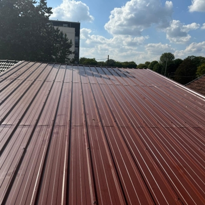 Fourniture et pose de couverture en bac acier – Résistance et performance